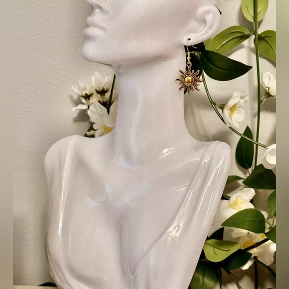 Sun Pendant Necklace and Earrings Set Gold Tone Stainless Steel Chain New - Picture 3 of 12